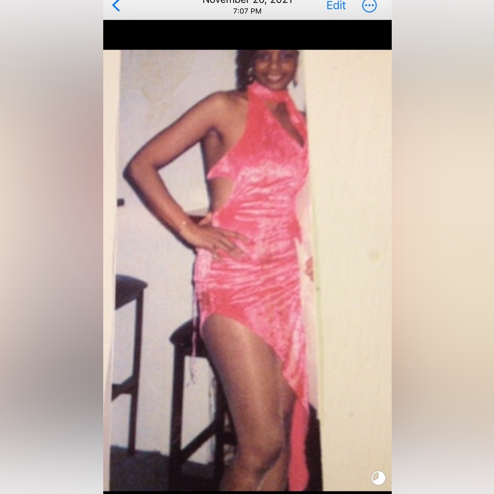 BEAUTIFUL FUCHSIA DRESS BY MOM… SIZE MEDIUM… EXCELLENT CONDITION.